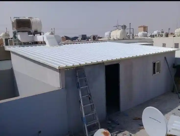 أسقف ساندوتش بانل في الدمام: الحل الأمثل للعزل الحراري والمتانة